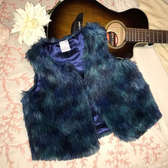 SOLD- Blue faux fur vest Girls 14/16 - Picture 2 of 8